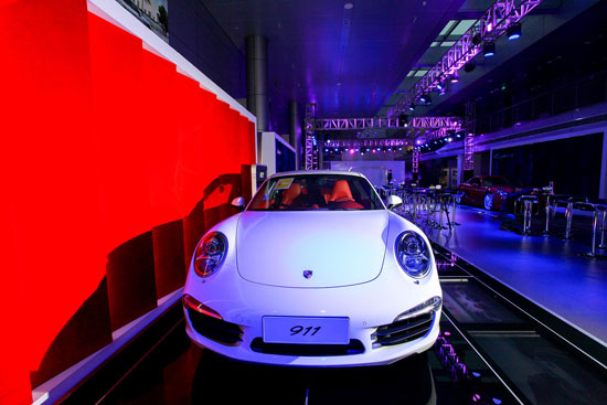新款911 Turbo璀璨闪耀“极速夜” 新款911 Turbo璀璨闪耀“极速夜”